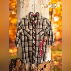 Vanity Plaid Women’s Medium Western Button-up Shirt Floral Hot Pink Embroidery